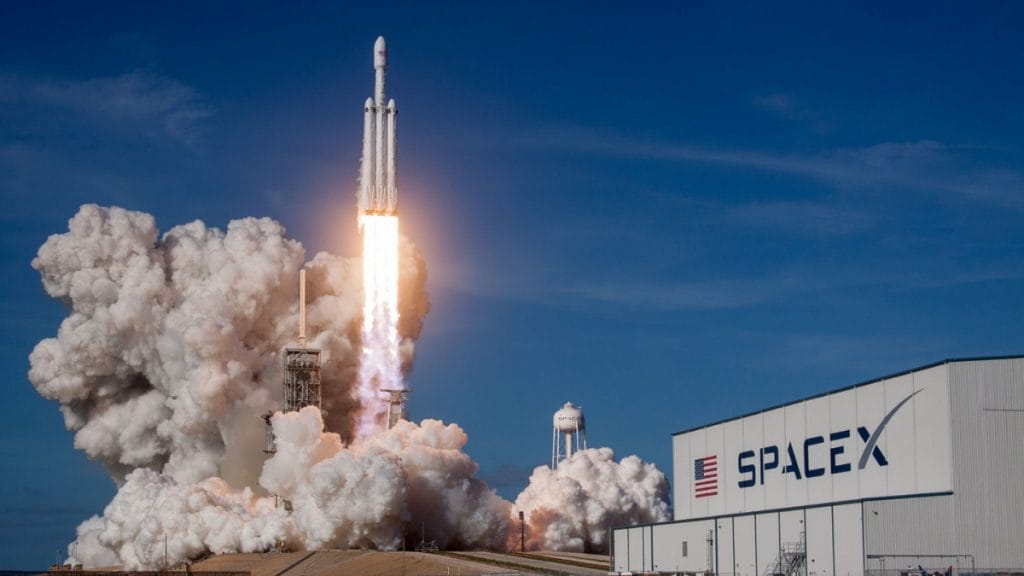 SpaceX's mega rocket plans stir controversy among competitors