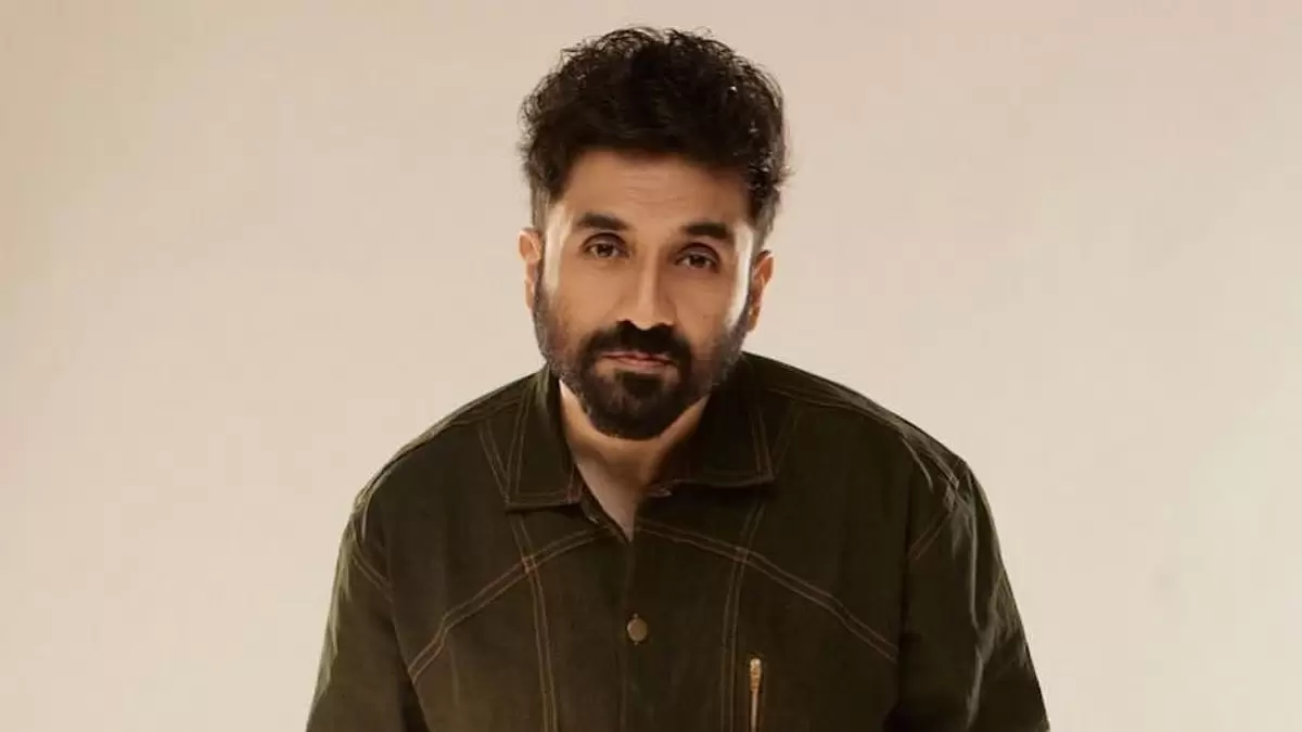 Vir Das pays ₹50K for Air India seat, gets broken table and no wheelchair