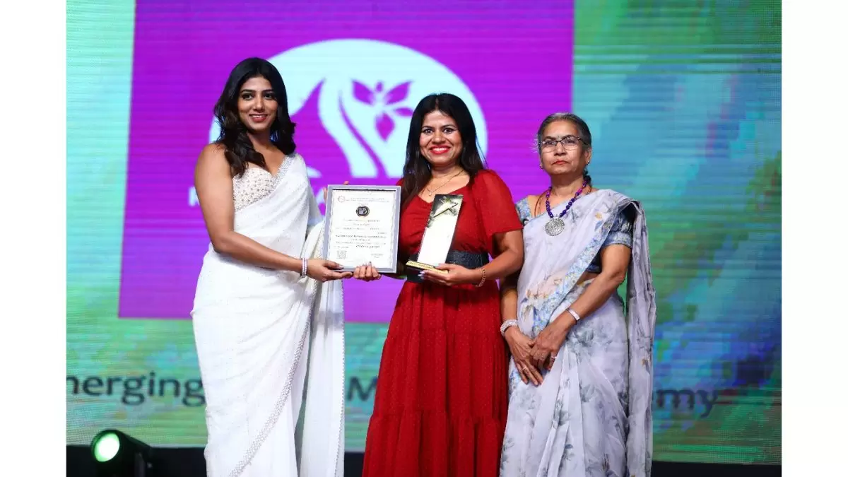 Kirti Murgodi receives top bridal academy award.