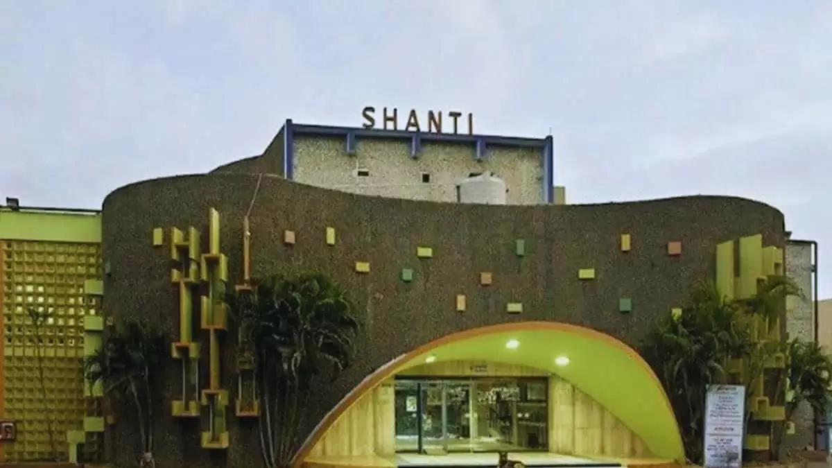 Theaters in Telugu States threaten a bandh due to longstanding revenue-sharing disputes