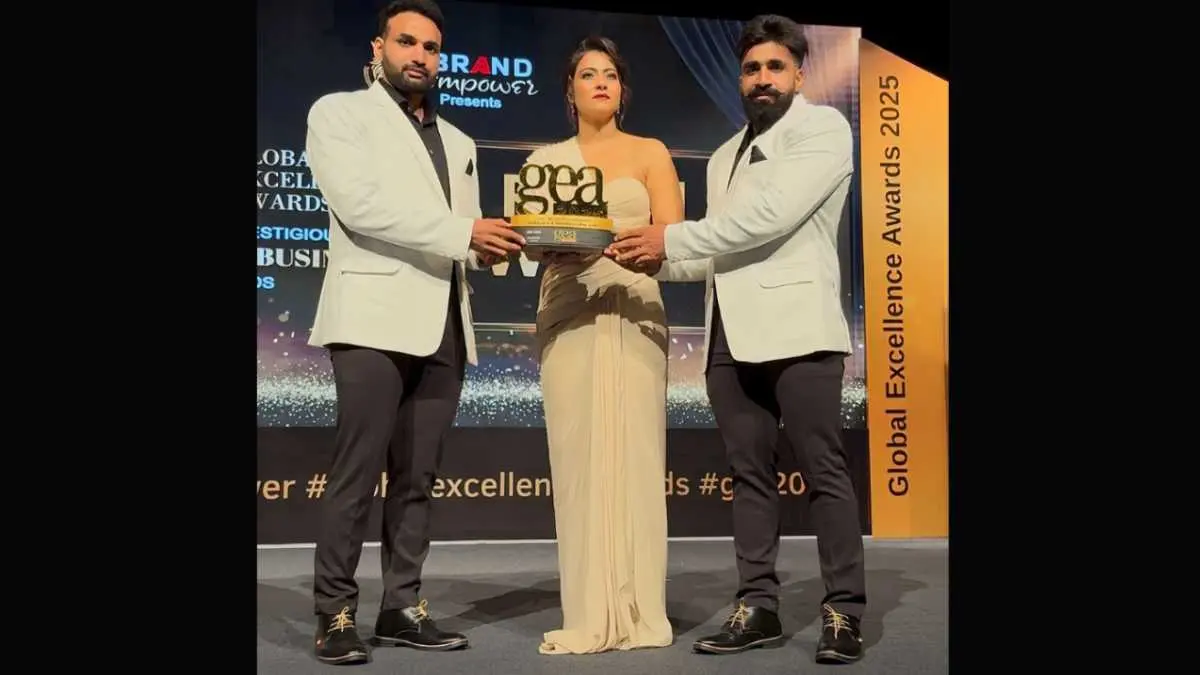 Founders Mr. Virender Pahal & Mr. Mohan Pahal Honored by Iconic Actress Kajol Devgan -HE