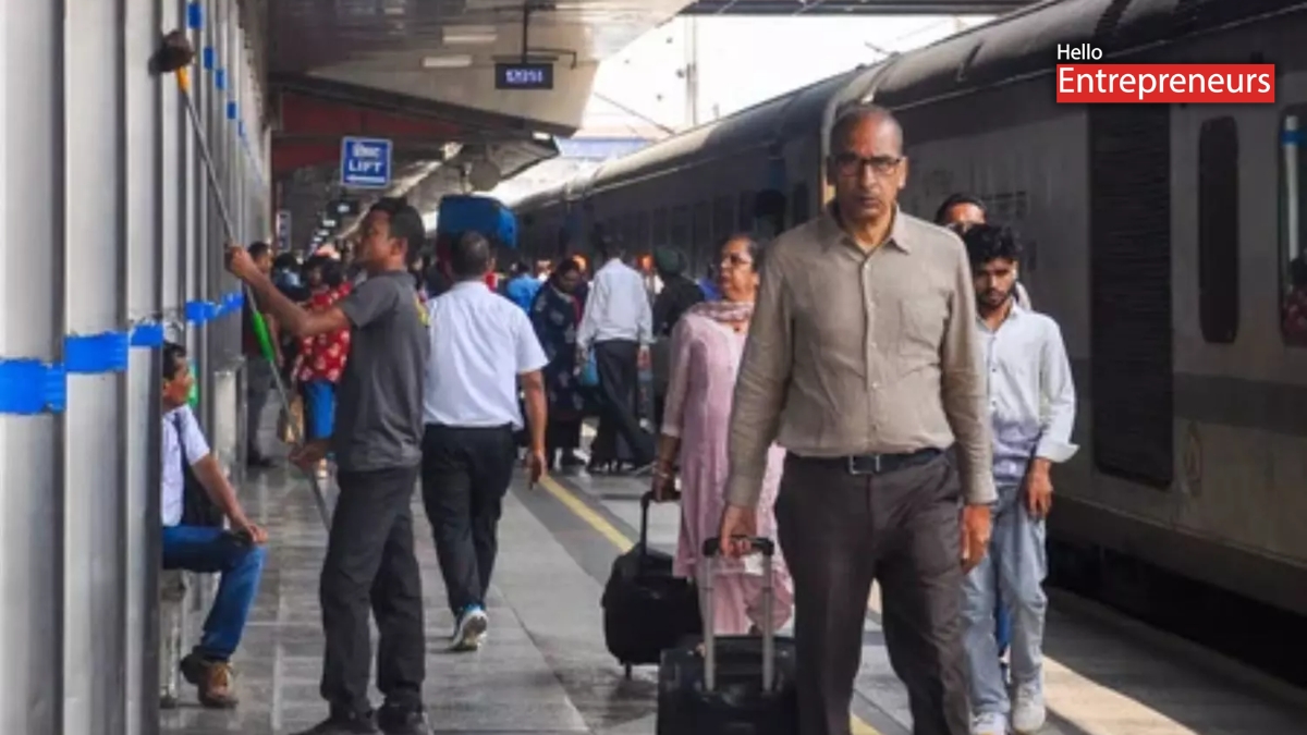 Indian Railways Begins Special Cleaning and Disinfection Drive for Drinking Water Tanks and Filters