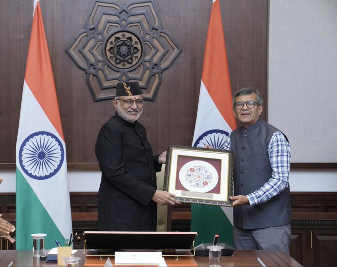 Vice-President C. P. Radhakrishnan Meets Indian Defence Estates Service Probationers at Uprashtrapati Bhavan