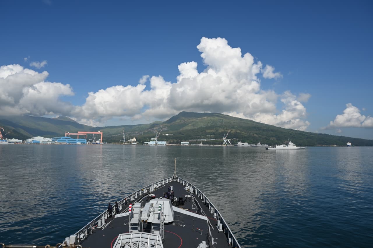 Indian Naval Ships Sahyadri, Kulish Arrive in Philippines for ADMM-Plus JCA
