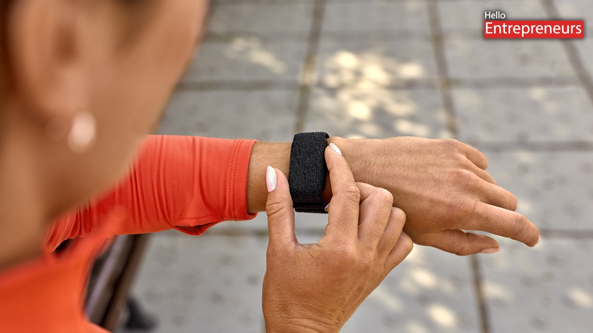 Garmin CIRQA vs Google Fitbit Air: Which screenless band is worth it in India? Garmin CIRQA vs Google Fitbit Air: Which screenless band is worth it in India?